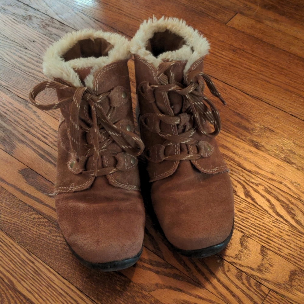 Earth Origins tan winter boots